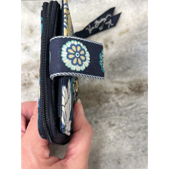 Vera Bradley Wallet Small Blue Floral Design 4”by 4” Zippered Coin, CC And Bill - Picture 6 of 6